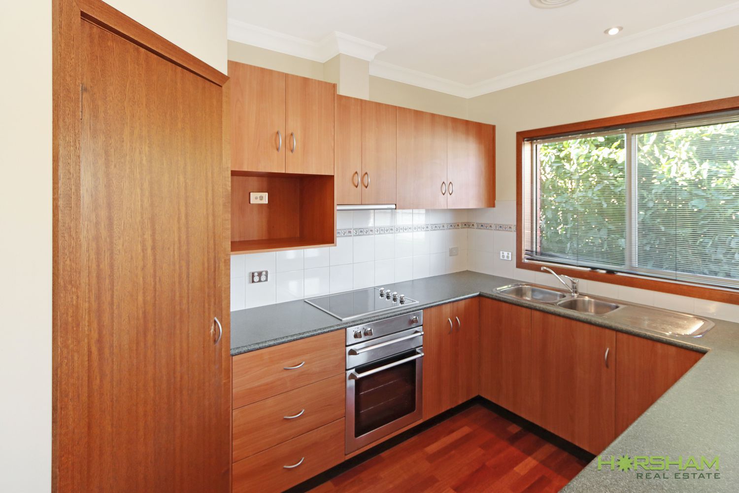 2 / 6 Carroll Street, Horsham