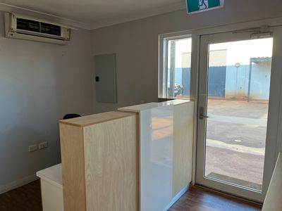 2 / 37 Steel Loop, Wedgefield