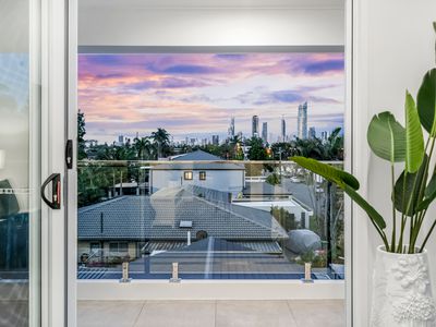 19 Summerland Ky, Broadbeach Waters