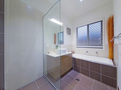 19 Rowland Avenue, Wakerley