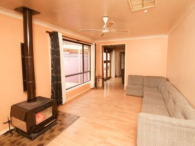 11 Bass Place, Dubbo