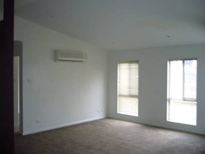 8 Palm Avenue, Horsham