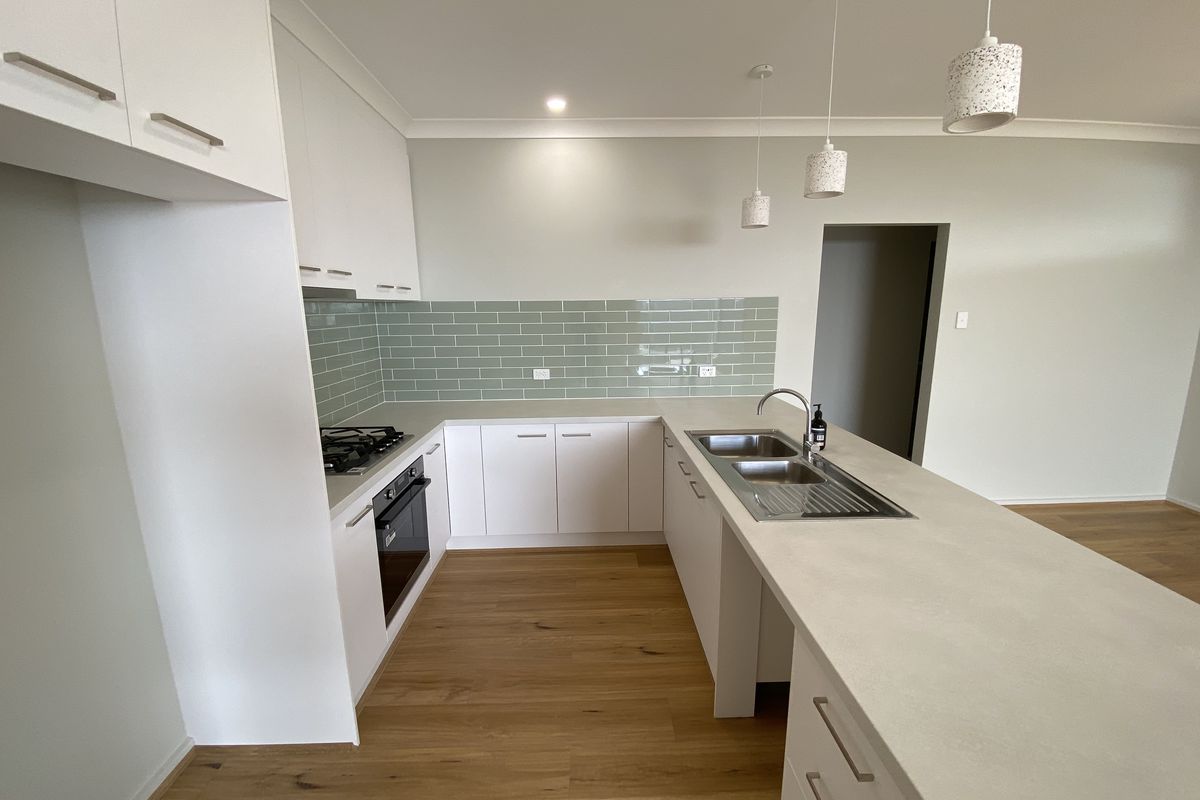 38 Lindholm Parade, Hayborough