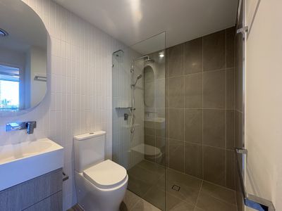 1101 / 15-17 Cannes Ave, Surfers Paradise