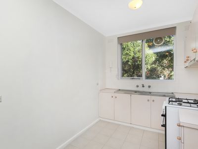 18 / 60 Farnham Street , Flemington
