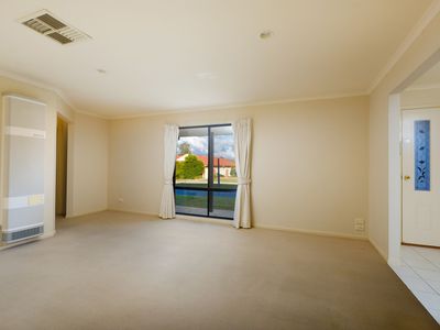 73 NIGHTINGALE AVENUE, Wodonga