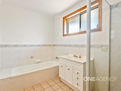 2 / 23 Sassafras Avenue, Windang