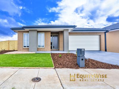 32 Camfield Crescent, Mambourin