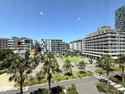 3402 / 5 Gadigal Avenue, Waterloo