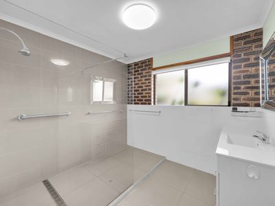 6 McNab Avenue, Tewantin