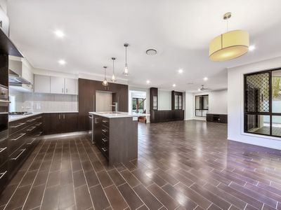 6 Lachlan Drive, Wakerley