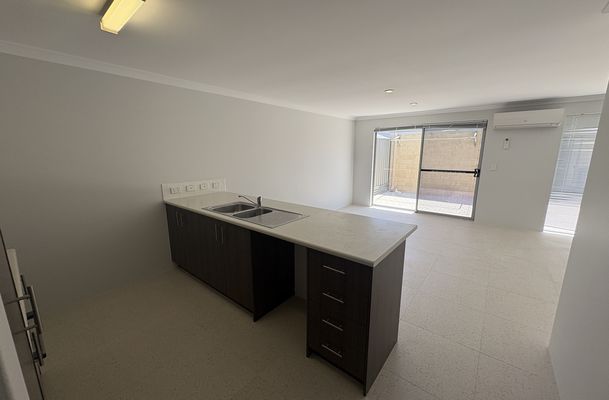 131 Lambeth Cir, Wellard