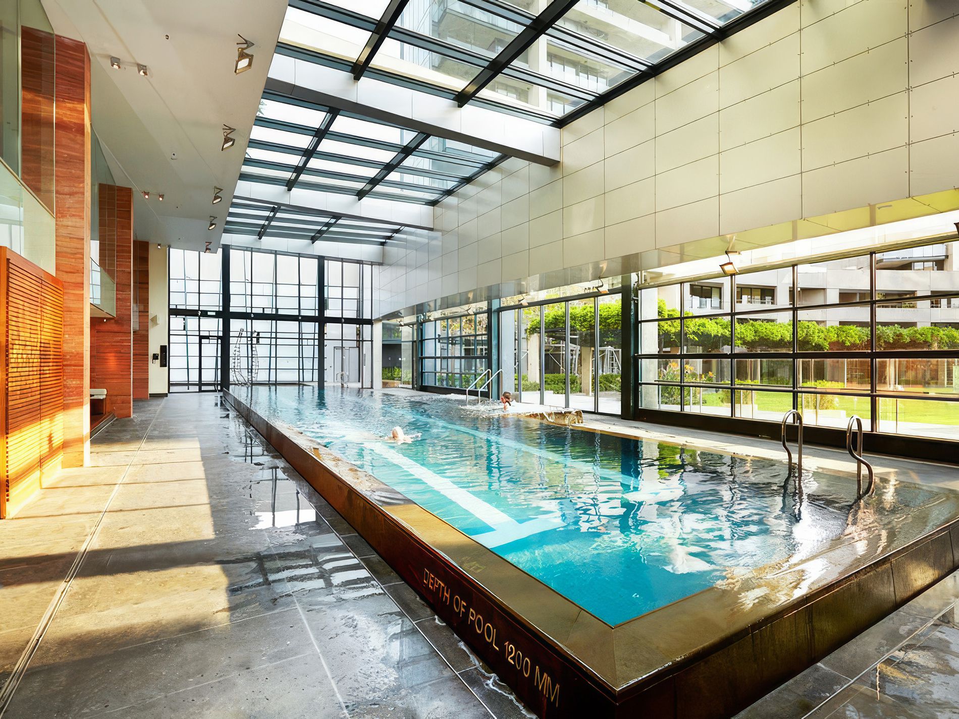 808 / 250 Saint Kilda Road, Southbank