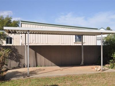 6 Calarie Road, Forbes