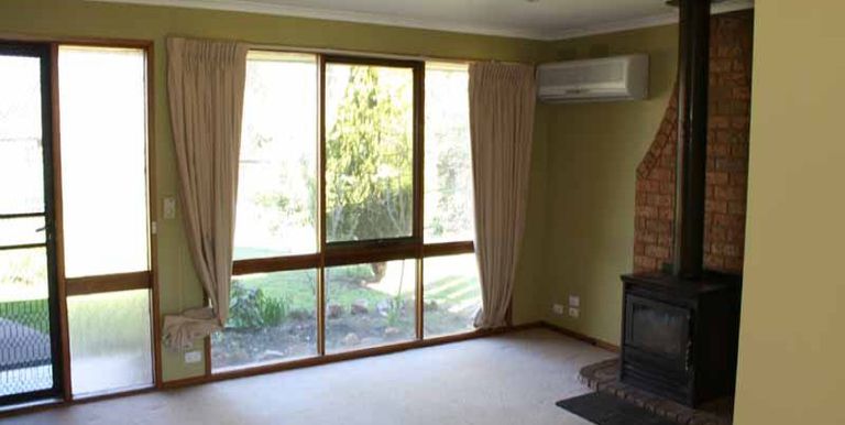 4 Rose Street, Violet Town