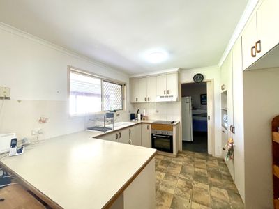9 Vicki Parade, Torquay