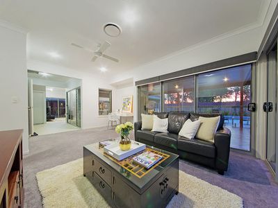 24 Barrington Crescent, Wakerley