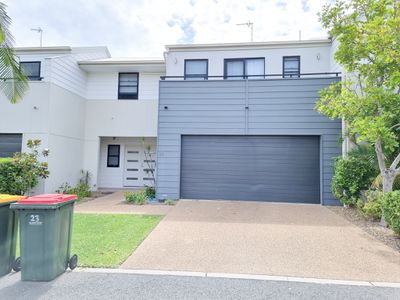 23 / 1 Michel Place, Telina