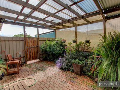 72 Williams Road, Horsham
