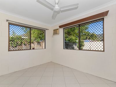 77 Yolanda Drive, Annandale