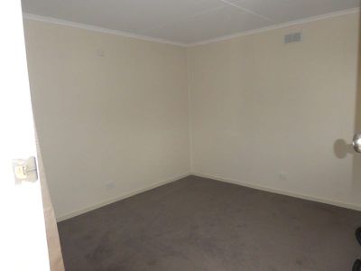 8 Sinclair Cres, Seymour