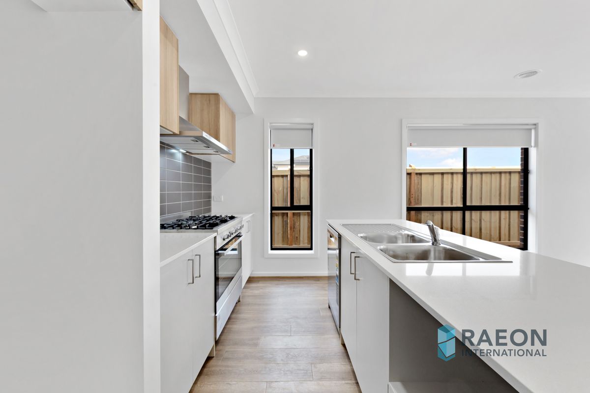 11 Dinner Grove, Tarneit