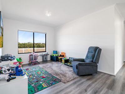 9 Hamilton Court, Heathcote