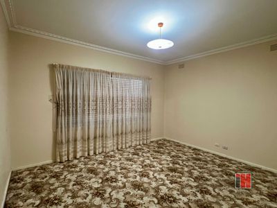 22 Lake Street, Avondale Heights