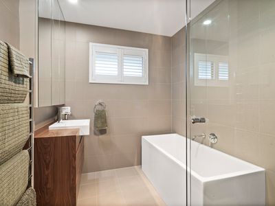 27 Christiansen Avenue, Old Erowal Bay