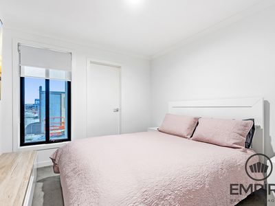 5 Kinross Parade, Clyde North