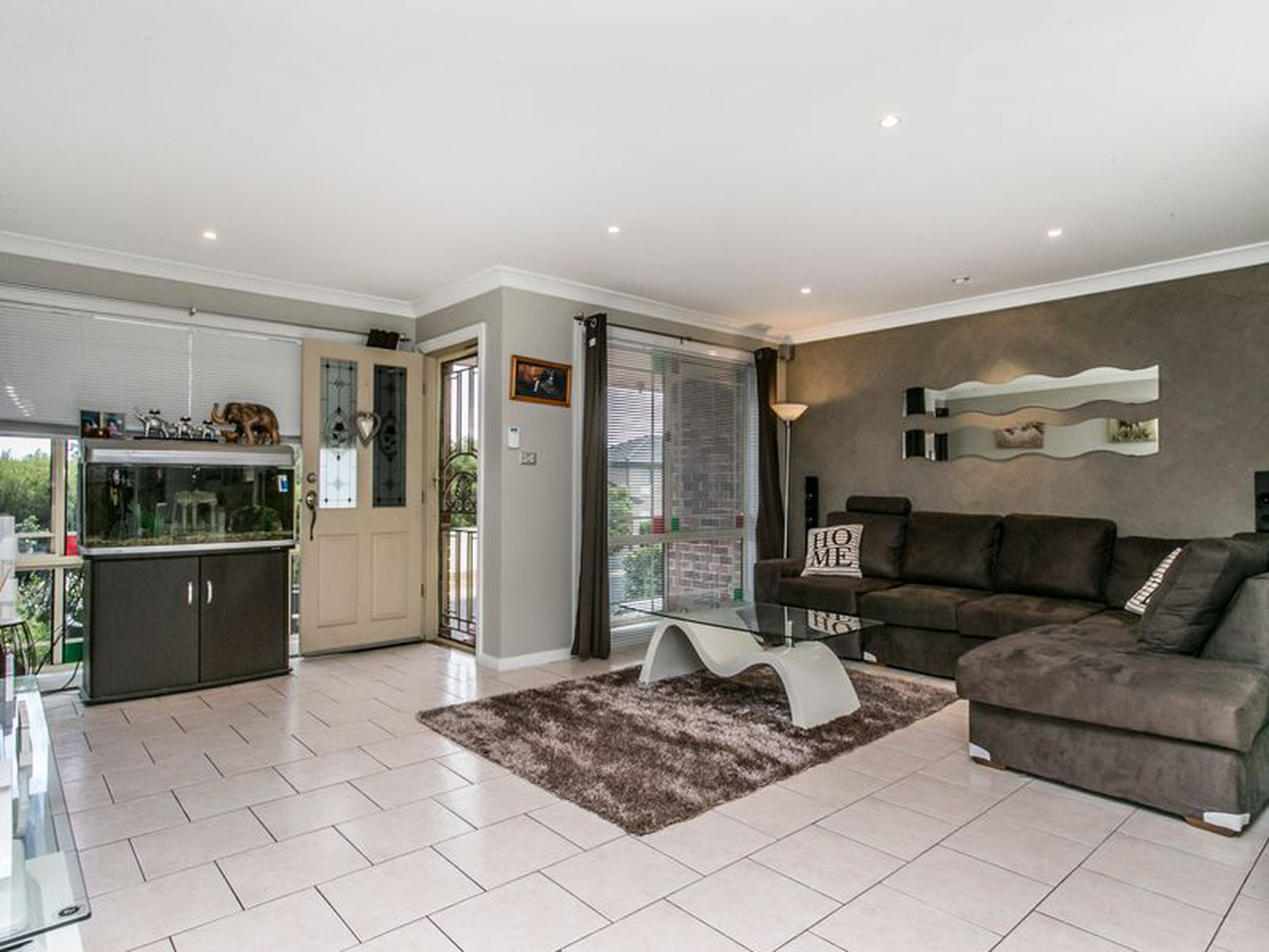 2 / 1 Barronfield Drive, GLENMORE PARK