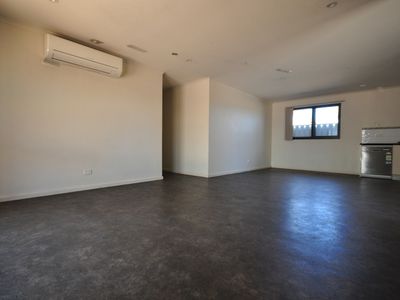 3 / 2 Phalarope Way, South Hedland