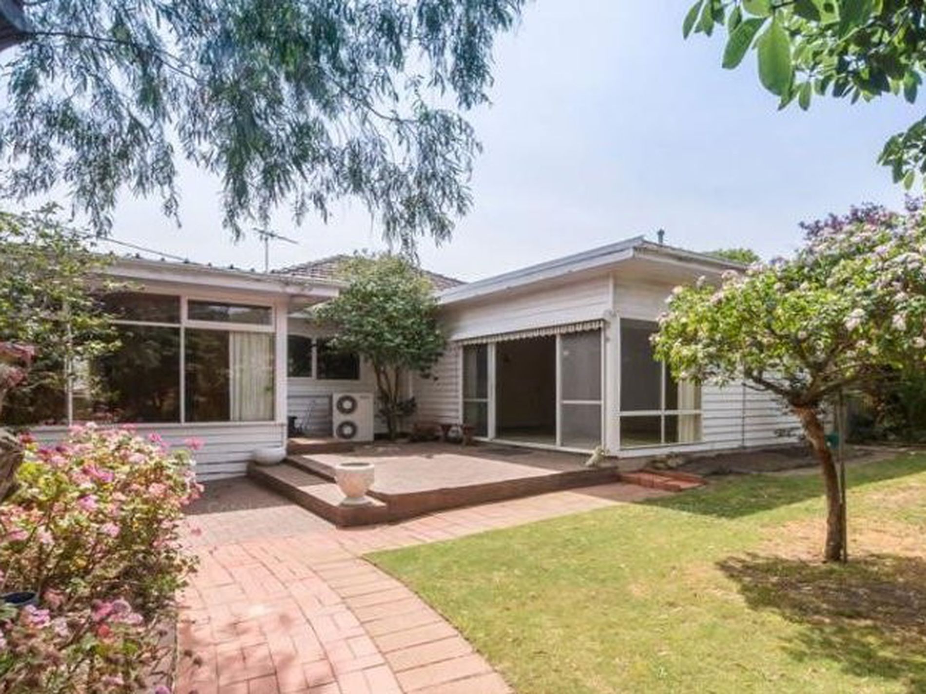 11 South Street, Belmont