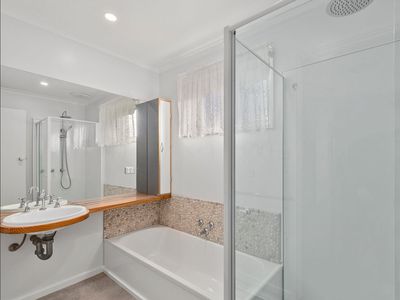 10  Priestley cres , Seymour