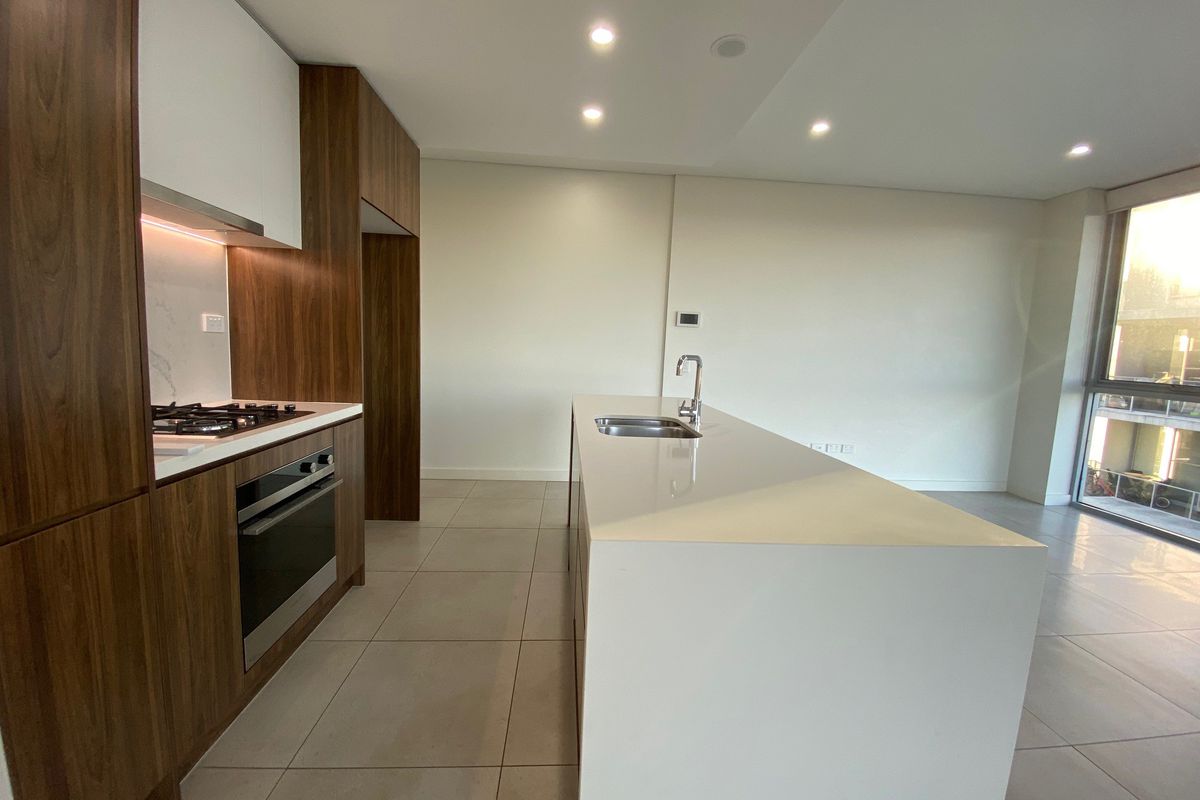 a306 / 98 Lakeside Parade, Jordan Springs