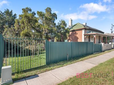 212 Stewart Street, Bathurst