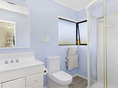 28 De Menech Grove, Avalon