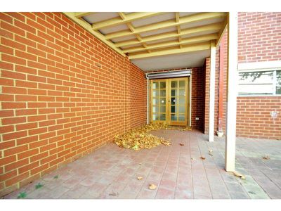 2 / 14 Canham Way, Orelia