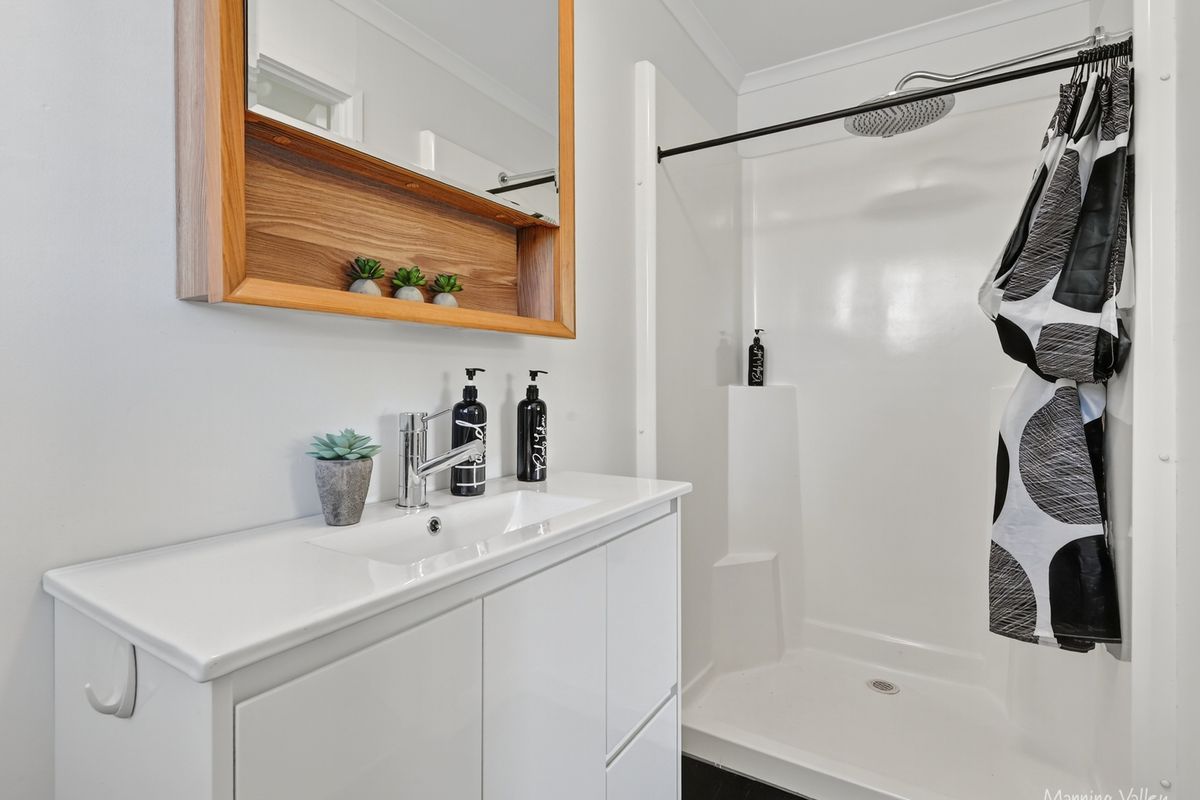 322 Hubbards Road North, Topi Topi