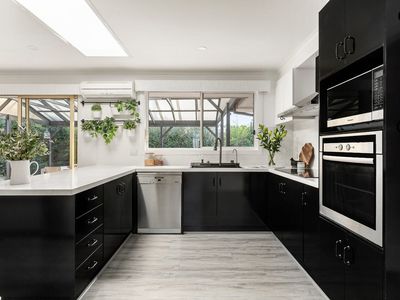 2 Little Acre Cl, Langwarrin