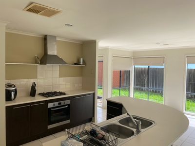 13 Chestnut Grove, Werribee