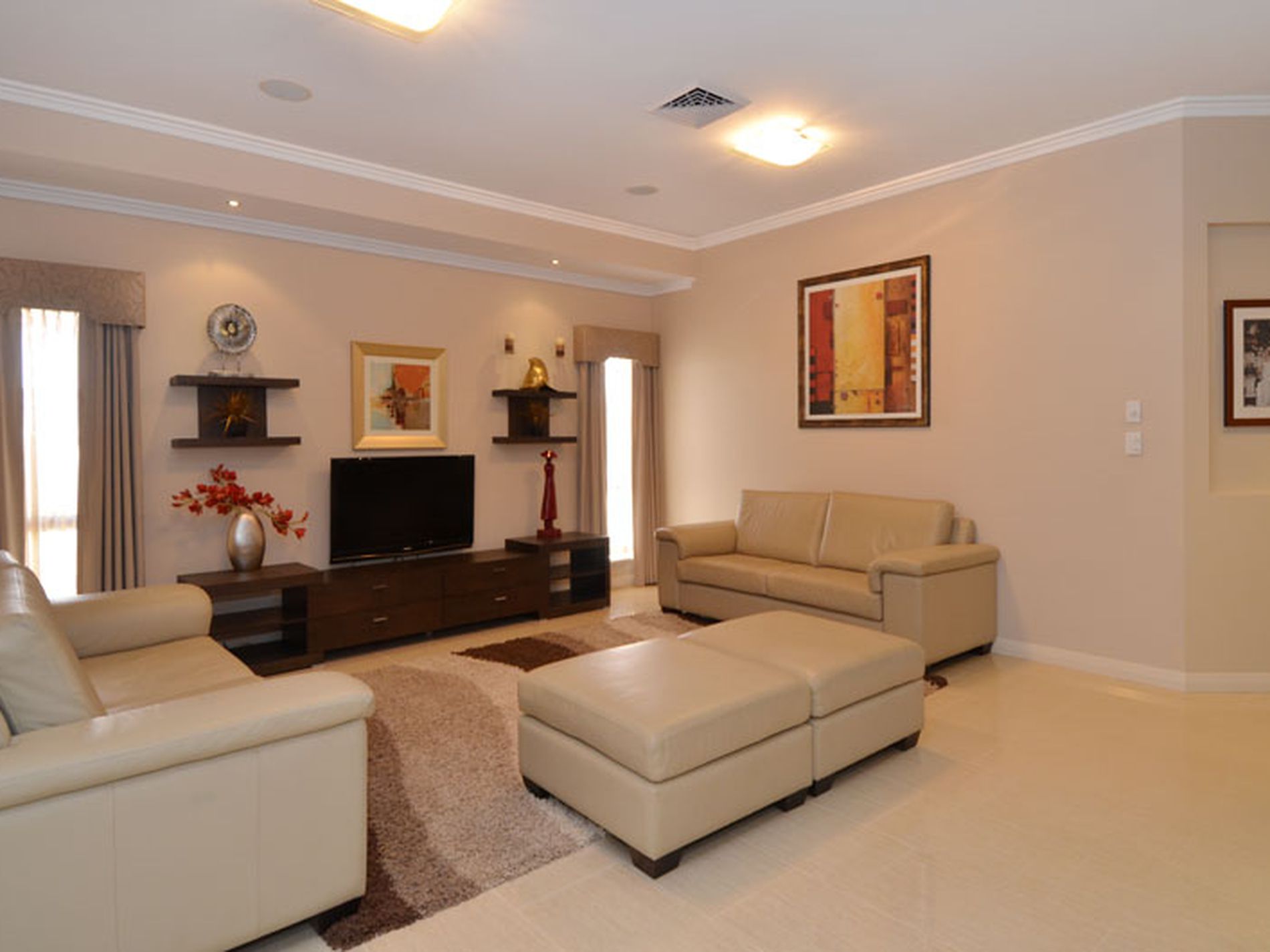 5 Buchanan Court, Somerville