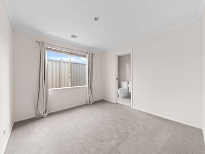 9 Sirens Place, Hallam