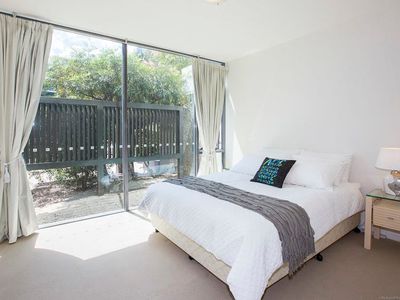 31104 / 2 Ephraim Island Parade, Paradise Point