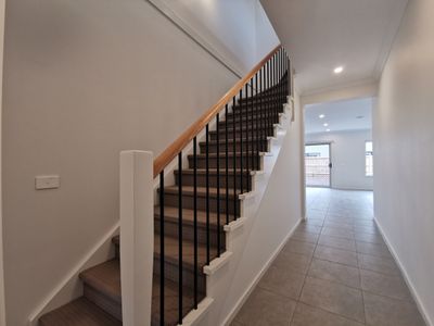 35 Hoffman Cr, Truganina