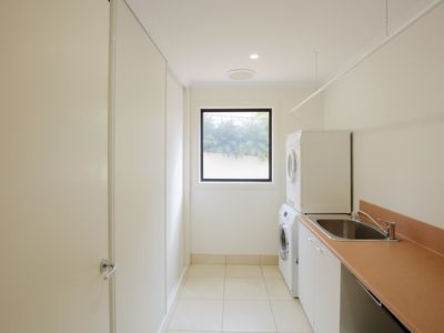 6 Knox Court, Kennington