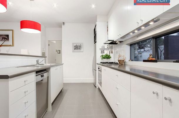 9 The Dress Circle, Oaklands Junction