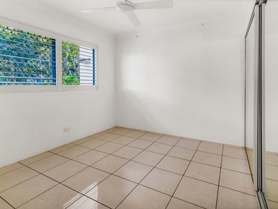 7 / 12 Monte Carlo Avenue, Surfers Paradise
