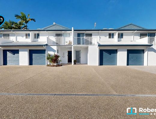 Townhouse in the heart of Coolum Beach image 16 Townhouse in the heart of Coolum Beach image 16