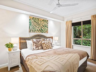 1114 / 2-10 Greenslopes Street, Cairns North